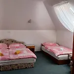 Maria Apartmanhaz * 佐洛卡罗斯