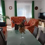 Maria Apartmanhaz 佐洛卡罗斯