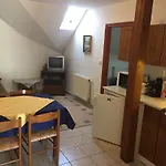 Maria Apartmanhaz * 佐洛卡罗斯