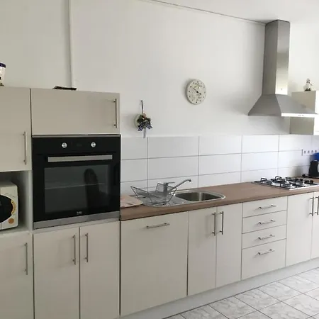 Maria Apartmanhaz * 佐洛卡罗斯