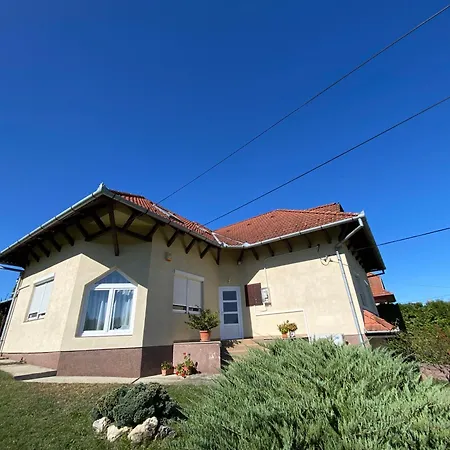 Maria Apartmanhaz 公寓 *