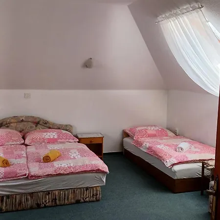 Maria Apartmanhaz * 佐洛卡罗斯