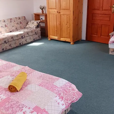 Maria Apartmanhaz *