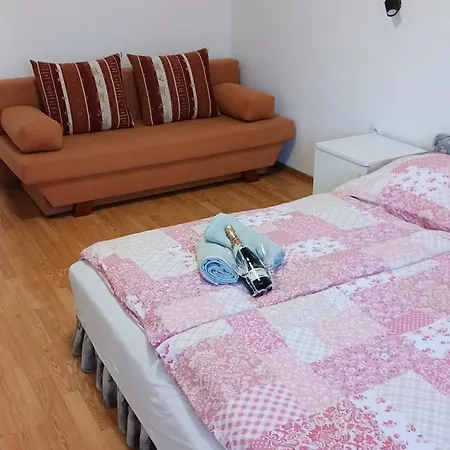Maria Apartmanhaz *