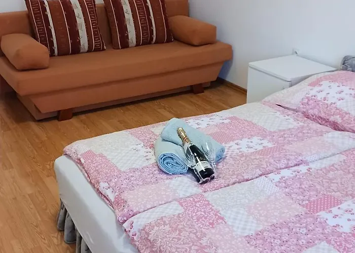 Maria Apartmanhaz *